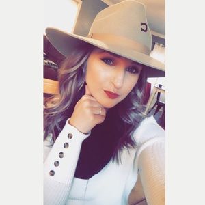 Meet your Posher, Brittany